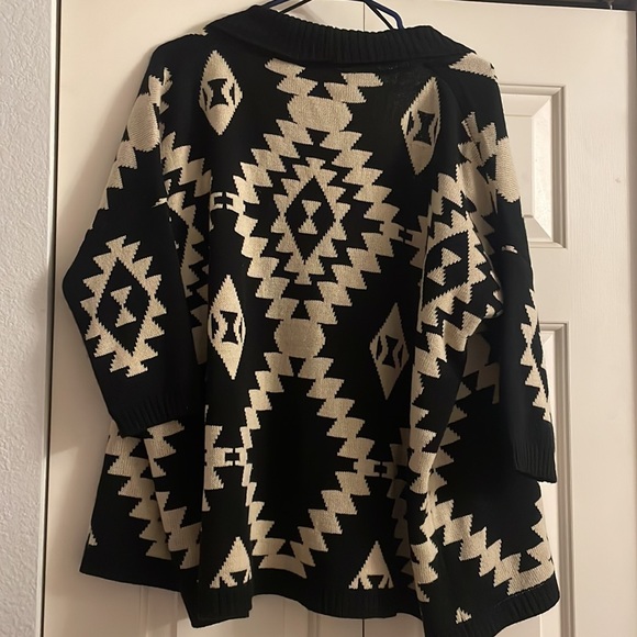 Womens BCBGMaxazria 3/4" Sleeve Aztec Chunky Knit Cardigan. Size S/M - Picture 2 of 6